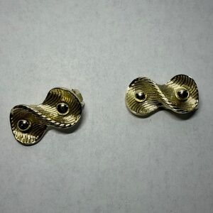Vintage Gold Tone Swirl Clip On Earrings
